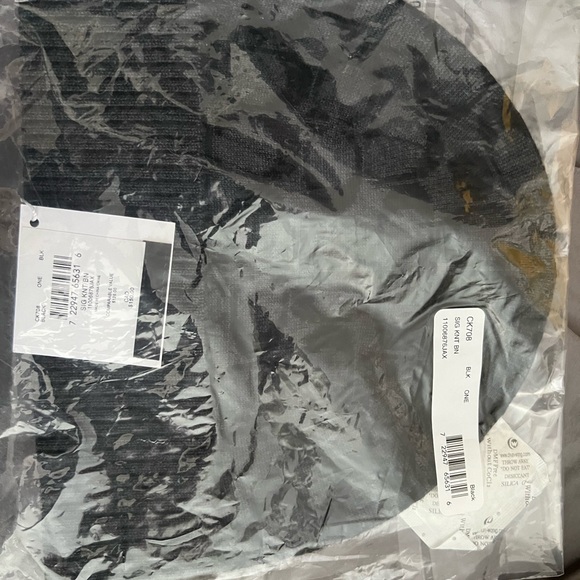 Coach Signature Knit Beanie new with tags in package - Picture 2 of 2